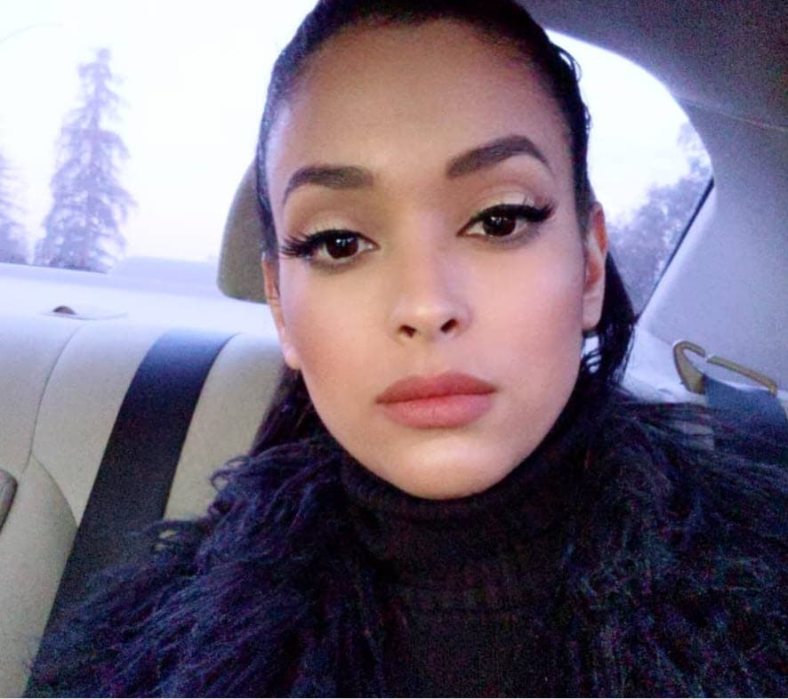 Ella vive en Los Ángeles y los científicos que colaboraron con la exreina de belleza tienen base en Kenia. Las bolsas no solo son biodegradables, también comestibles y no tóxicas. 
<br>