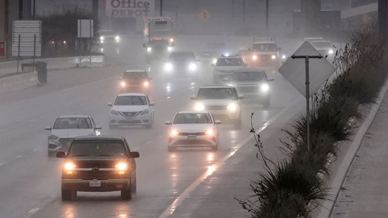 Más de 100 vuelos demorados y decenas de cancelaciones por tormentas severas en Texas