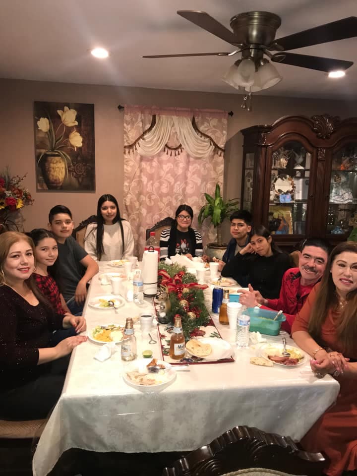 Araceli Muñoz también nos compartió una fotografía de su familia al terminar su cena de Acción de Gracias.