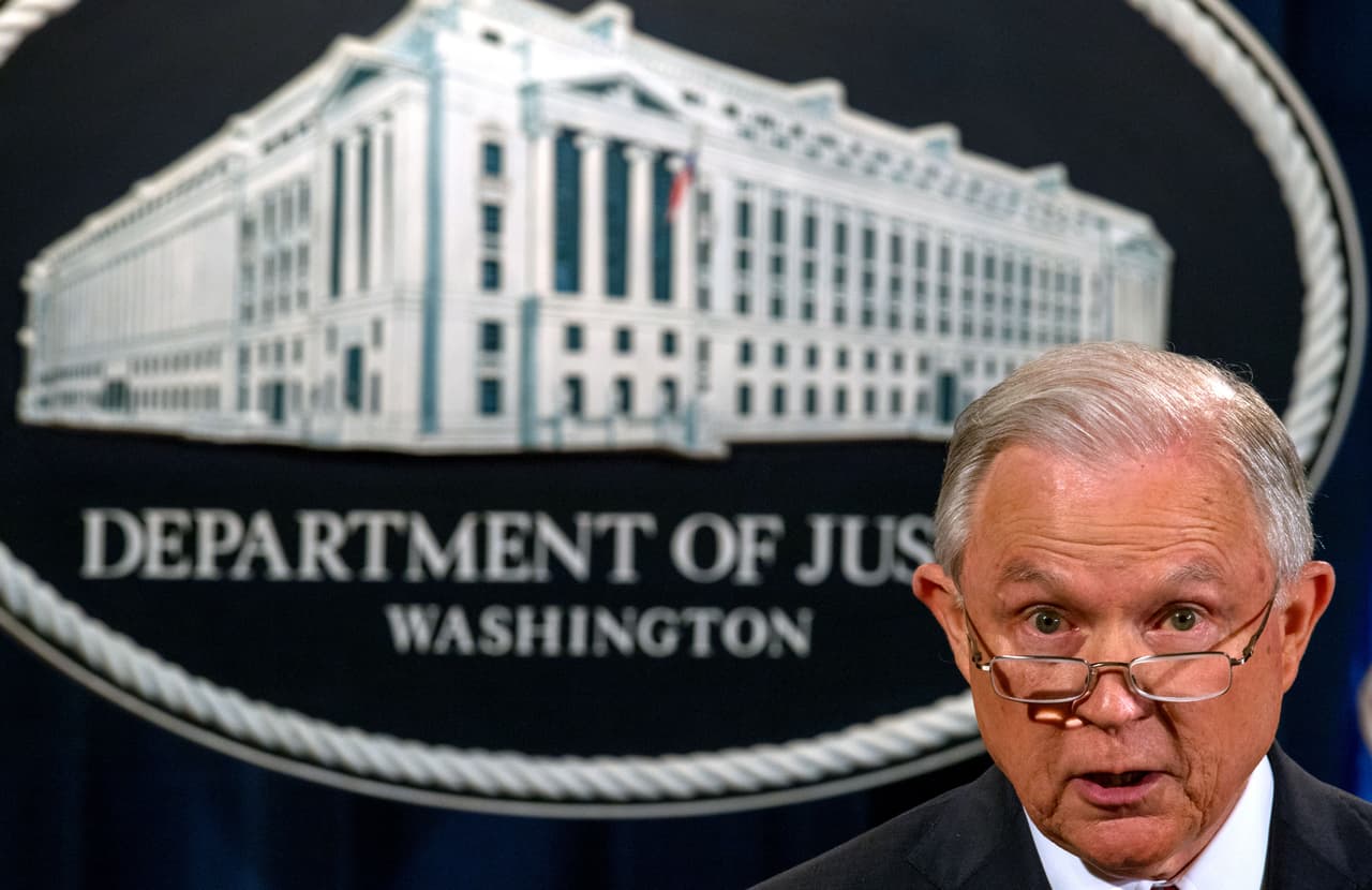 Senadores demócratas piden que se extienda el plazo del 5 de octubre para que los dreamers renueven DACA