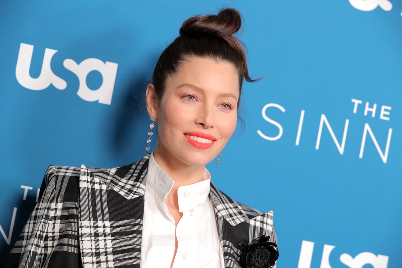 Jessica Biel actúa en la nueva serie en Hulu sobre un asesinamiento en Texas por una ama de casa.