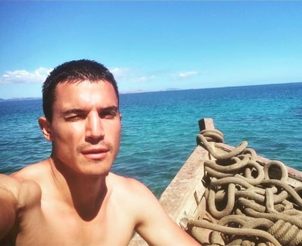 Álex González: El sexy actor español aterriza en UniMás