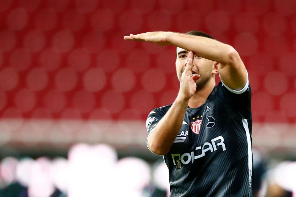 Ian González (39’) adelantó a los visitantes con un caño sobre Gudiño. Angulo (45+1’) emparejó los cartones tras recibir una asistencia de Brizuela. JJ Macías (53’) apareció para marcar autogol y regresarle la ventaja a los Rayos; volvió a aparecer al 90+4’ para redimirse y rescatar un punto en casa. Necaxa llegó a 5 unidades y Chivas se queda con 6.