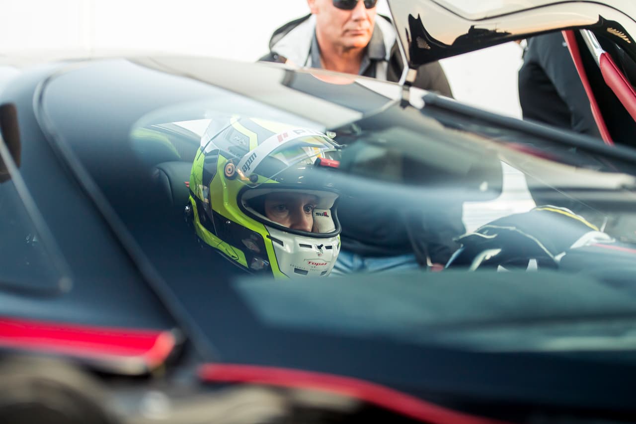 SSC Tuatara, el carro de producción más rápido del mundo con un registro de 316.11 mph (508.73 km/h).