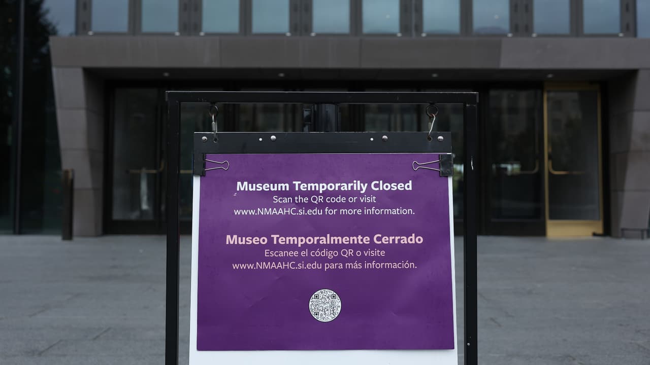 Cierre de gobierno ‘baja las cortinas’ de museos Smithsonian y el Zoológico Nacional