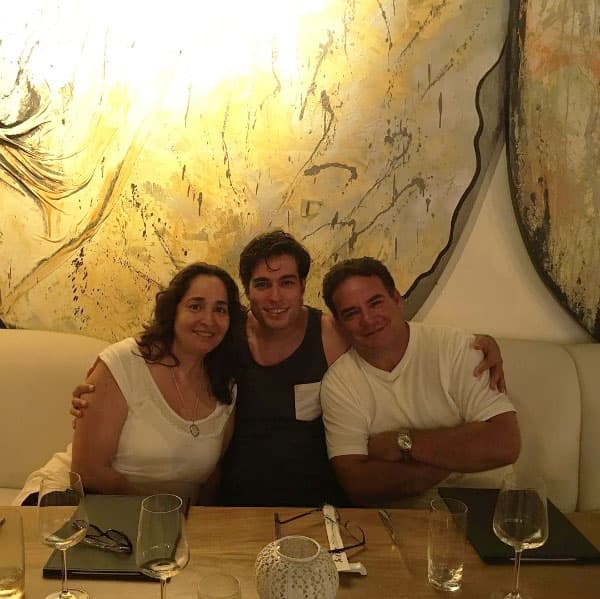 <b><a href="http://www.univision.com/temas/danilo-carrera">Danilo Carrera</a></b> se parece mucho a su mamá, a doña Elsita Huerta