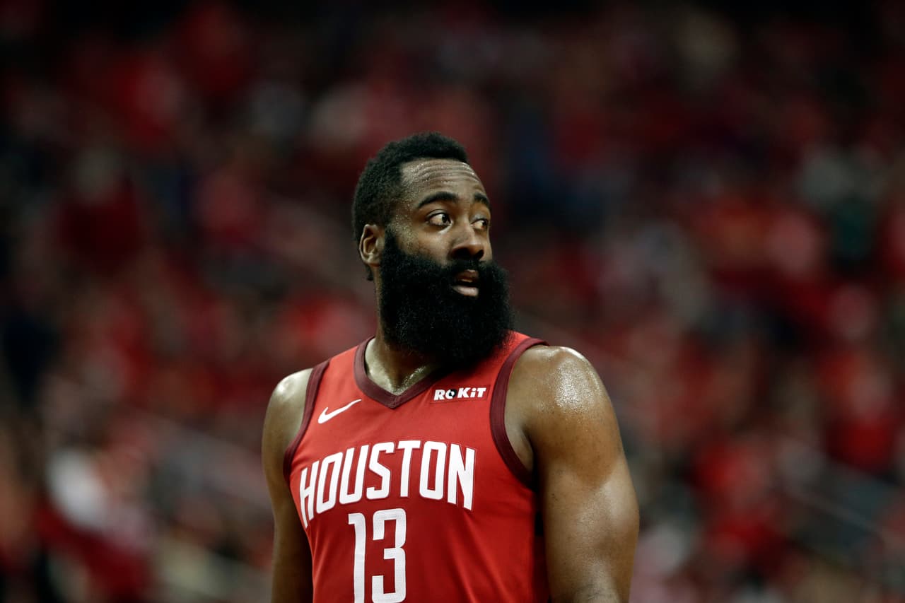 James Harden quedó como segundo en la elección del jugador más valioso de la temporada pasada. Es considerado como el mejor anotador de la actualidad. Pertenece a los Houston Rockets.
