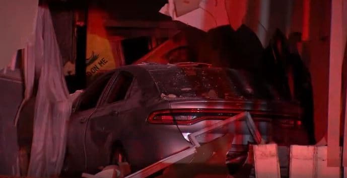 Arrestan a policía de Filadelfia que se estrelló con casa e hirió gravemente a mujer 