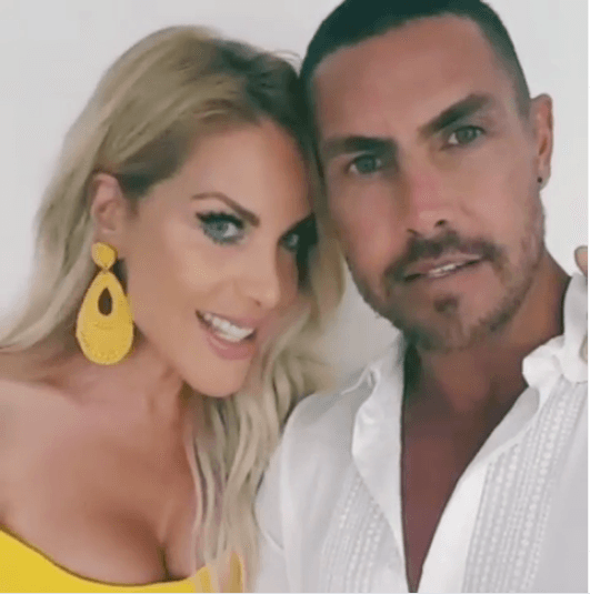 Después de un tiempo Roberto la buscó y volvieron a salir, hasta que un día la cantante regresó a su casa y encontró una carta en la que él confesaba que también estaba enamorado.