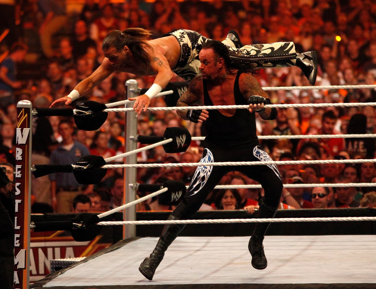 En el WrestleMania XXVI sacó volando a Shawn Michaels por encima de la tercera cuerda ante un auditorio lleno en la Universidad de Phoenix.