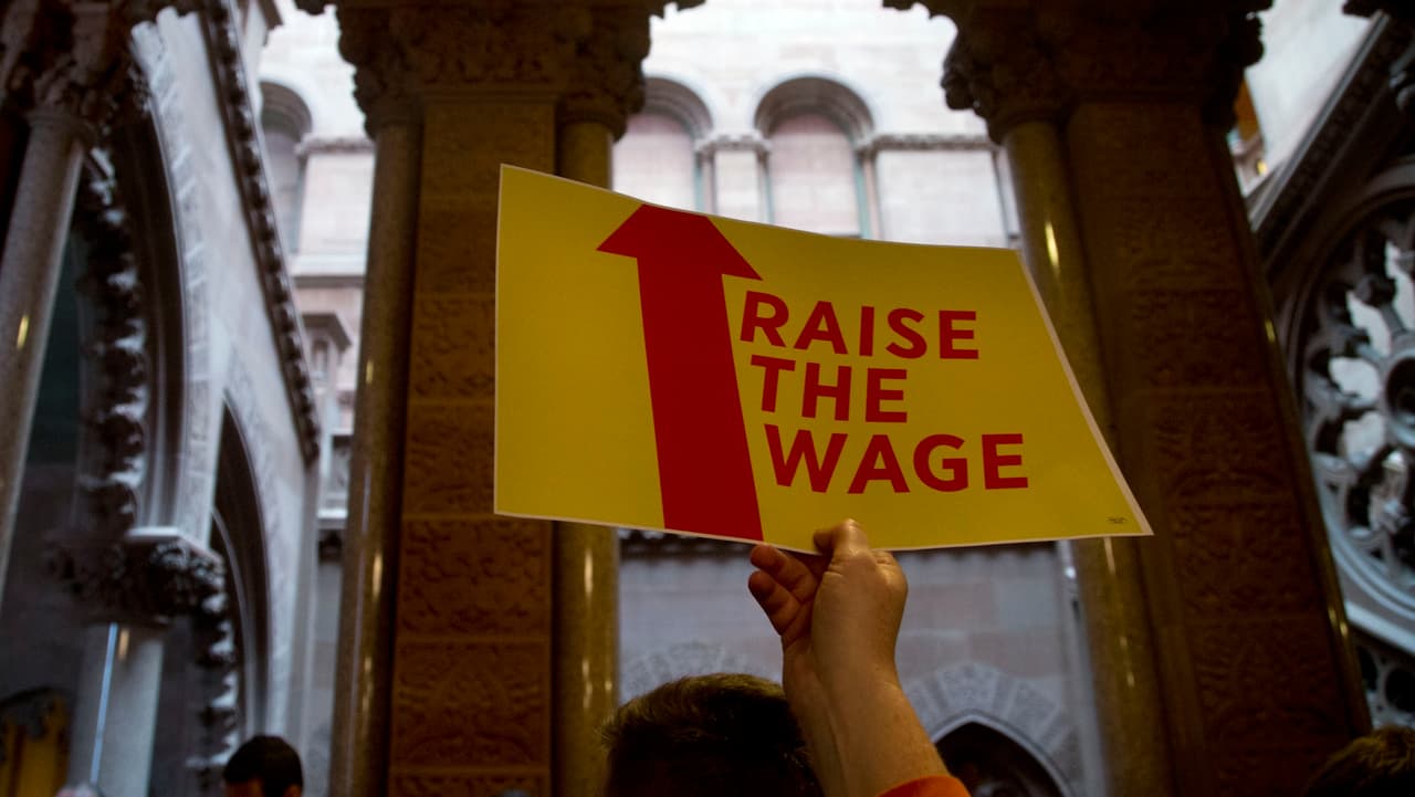 Los Ángeles aprueba aumento gradual del salario mínimo para algunos trabajadores: ¿Quiénes se benefician y cuándo comienza?