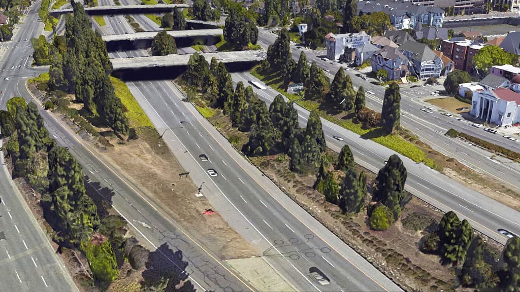 La Interestatal 980 en Oakland, California. Si se remueve, el centro de la ciudad y West Oakland podrían beneficiarse muchísimo.