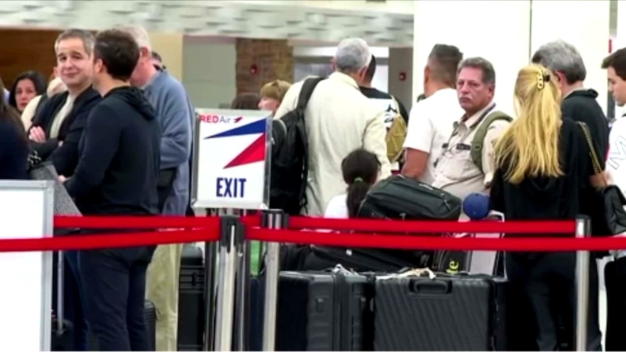 Avión de Avianca aterriza de emergencia en Miami con heridos en fuerte turbulencia