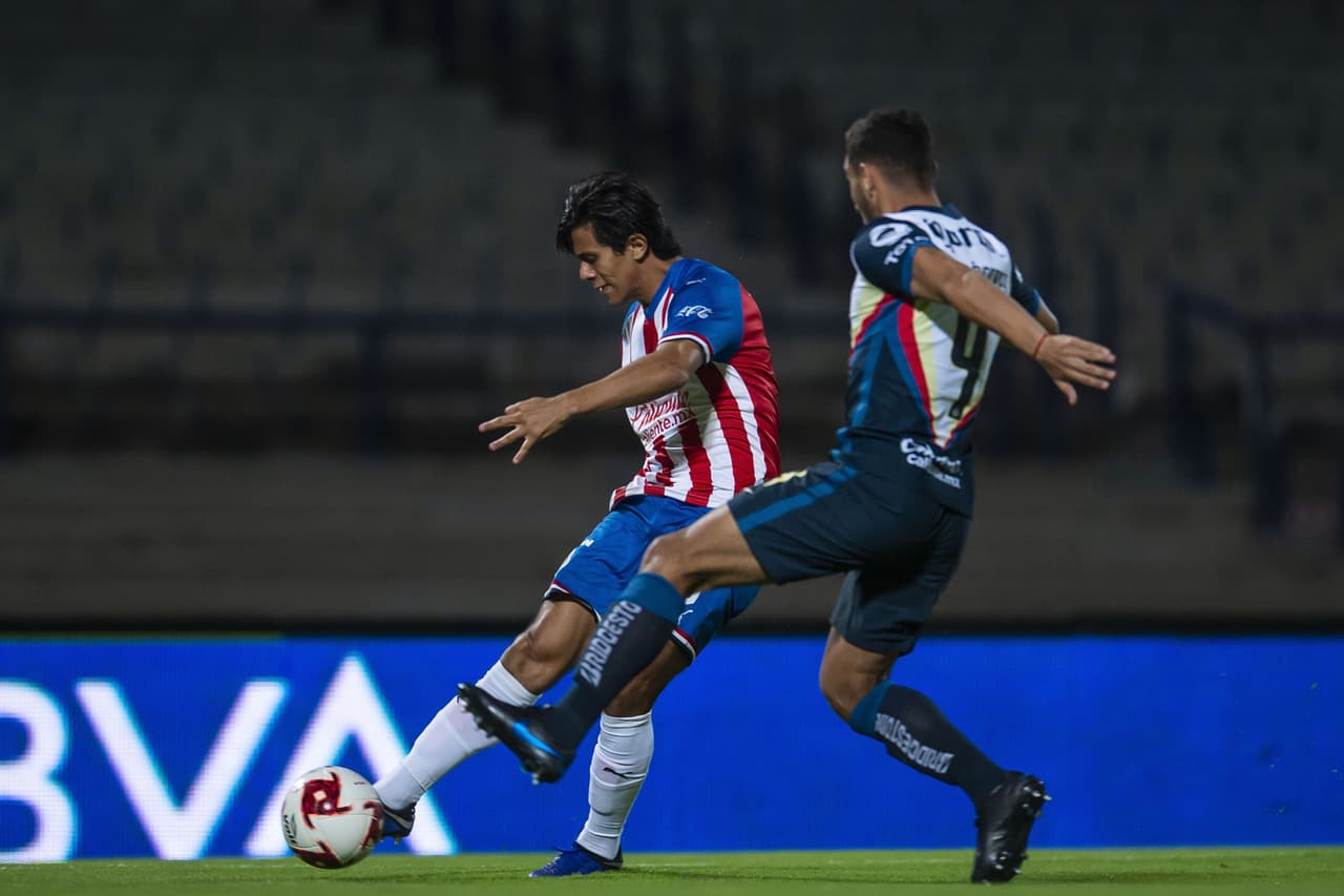 De esta forma impactó la pelota Macías para vencer a Ochoa y abrir el marcador en CU.