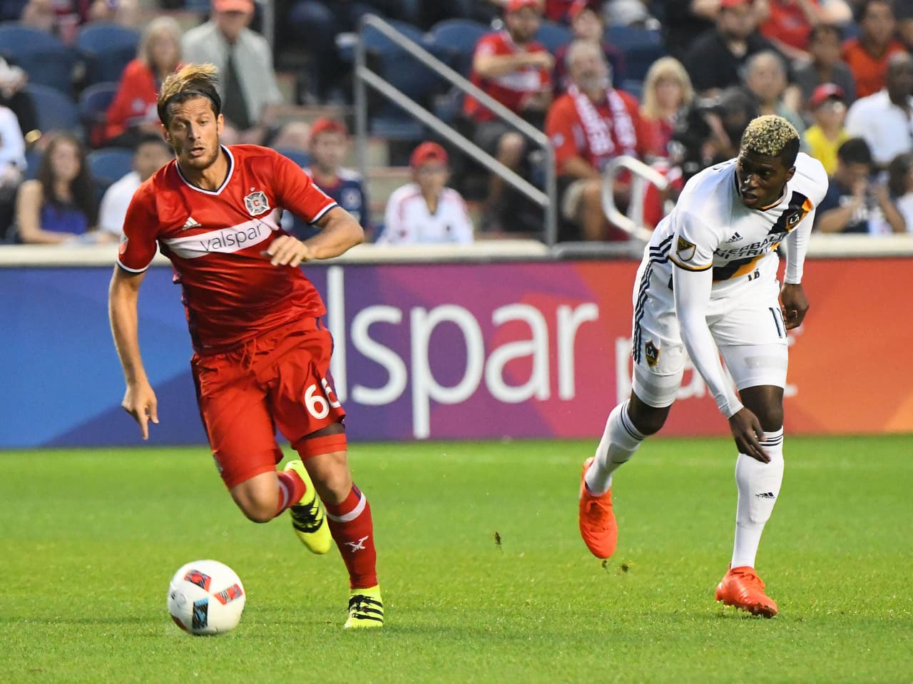 El Galaxy logra un sufrido empate 2-2 ante el colista Chicago Fire