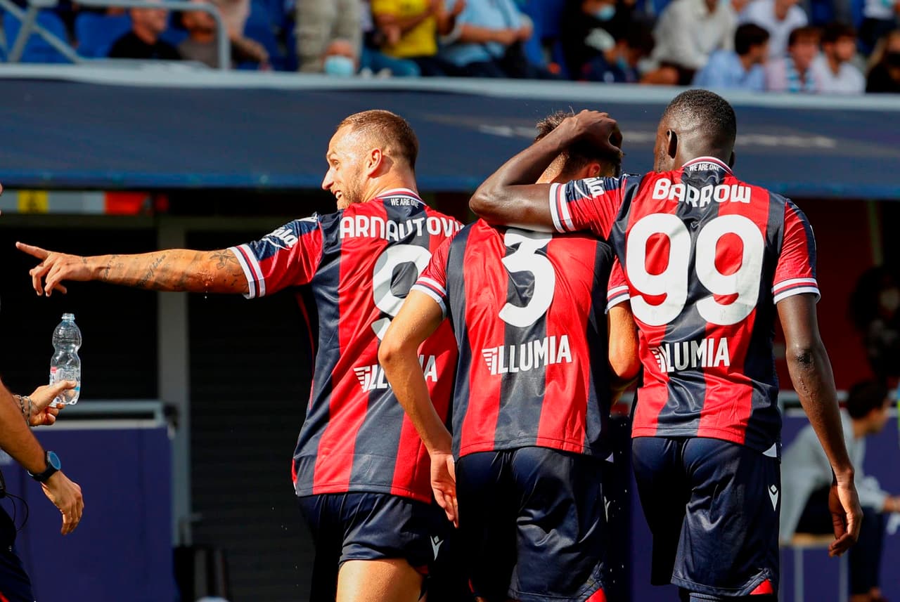 El Lazio cayó este domingo en su visita al Bolonia en el estadio Renato Dall'Ara y fue goleadoo 0-3 durante la séptima jornada de la Serie A italiana. El equipo de Maurizio Sarri no pudo contener los goles de Musa Barrow, Arthur Theate y Aaron Hickey.