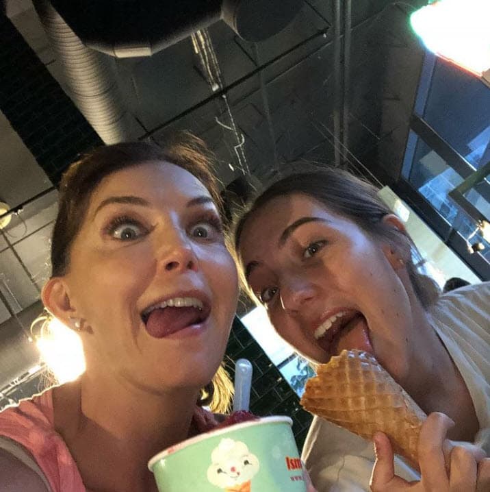 Laura tuvo a su hija durante su 
<b>matrimonio con el empresario mexicano José Ramón Diez</b>, con quien se casó en 1998.
<br>