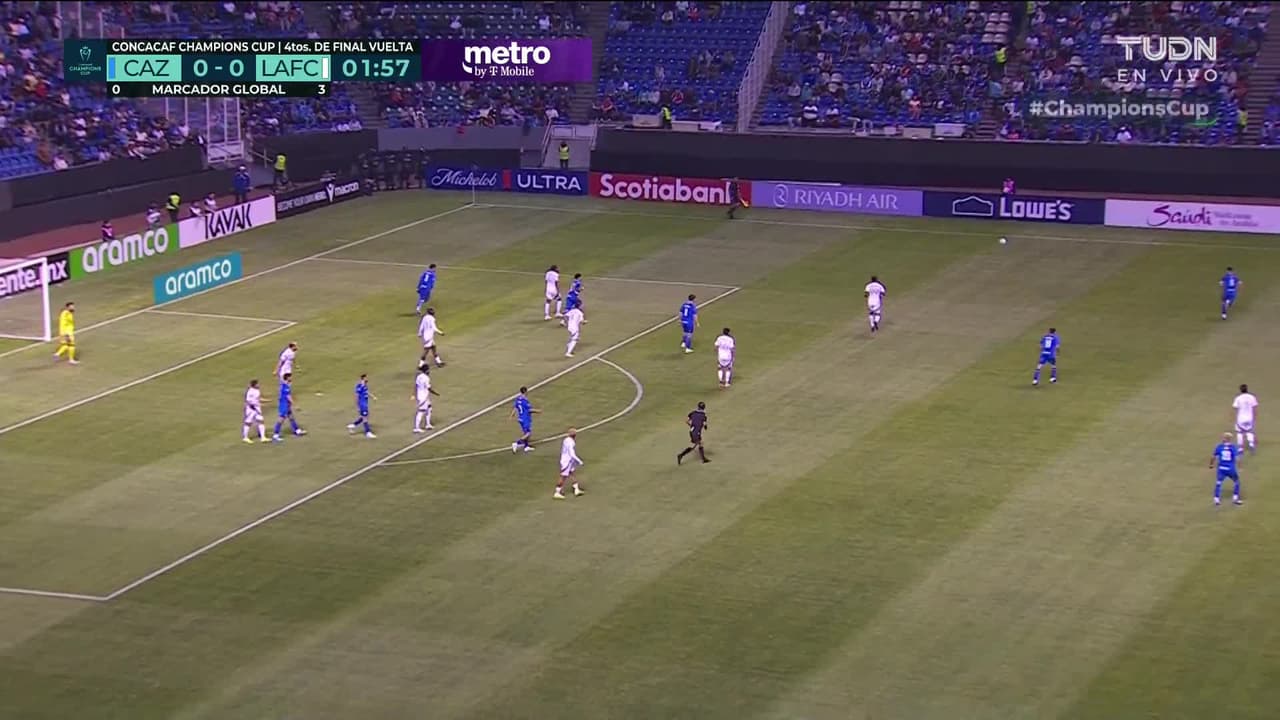 ¡TIRO ATAJADO! disparo por Gabriel Fernández.