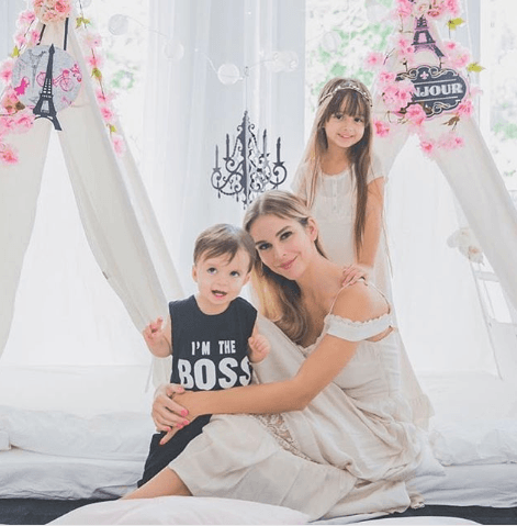 A su corta edad, Mikaela y Rocco han tenido gestos de solidaridad, según revela la propia cuenta del cantante.