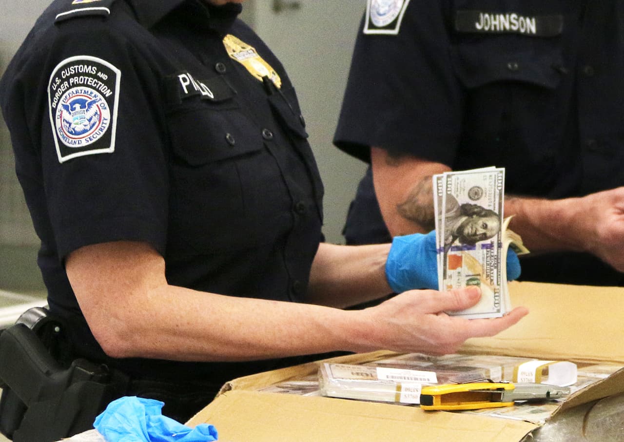 Autoridades incautan cerca de 15 millones de dólares en billetes falsos en Filadelfia