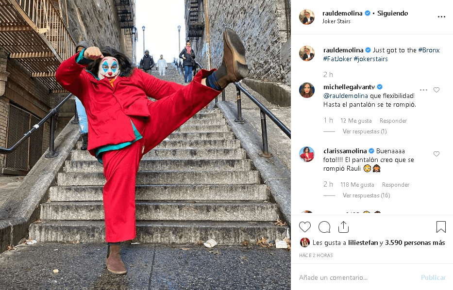 La prenda se rompió en la entepierna, lo que quedó exhibido en esta
<b><a href="https://www.instagram.com/p/B5vHTytF-K1/" target="_blank">fotografía</a></b> que el presentador publicó este viernes 6 de diciembre en Instagram.