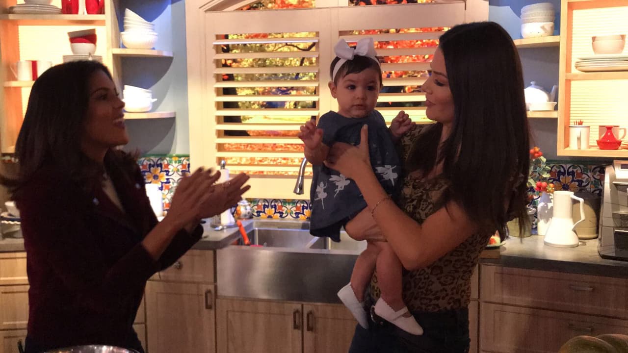 Nos encanta como luce Ana con un bebé en brazos, ¿para cuándo nos dará ella también la sorpresa?