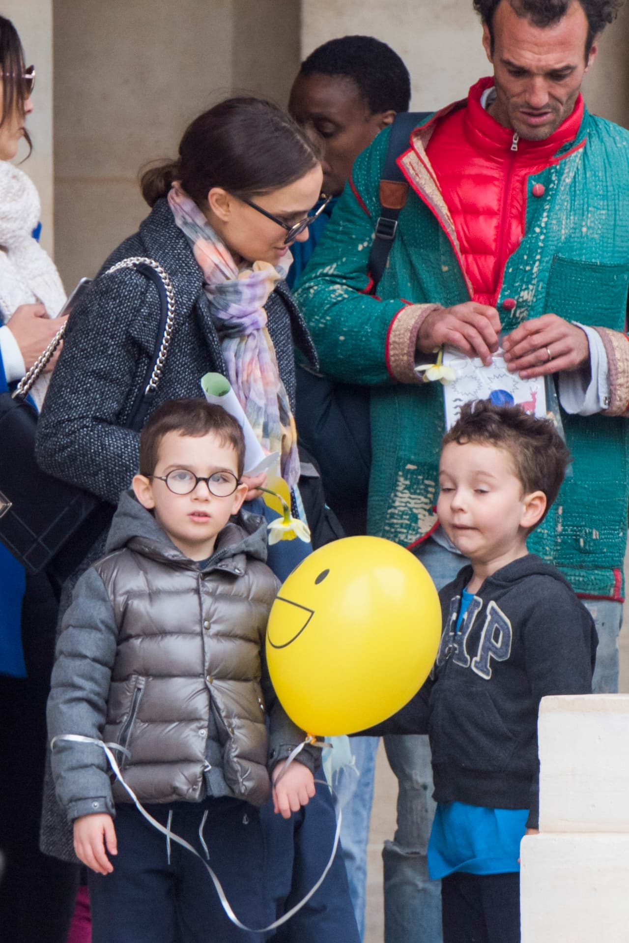 Estuvo atenta todo el tiempo a su nene.