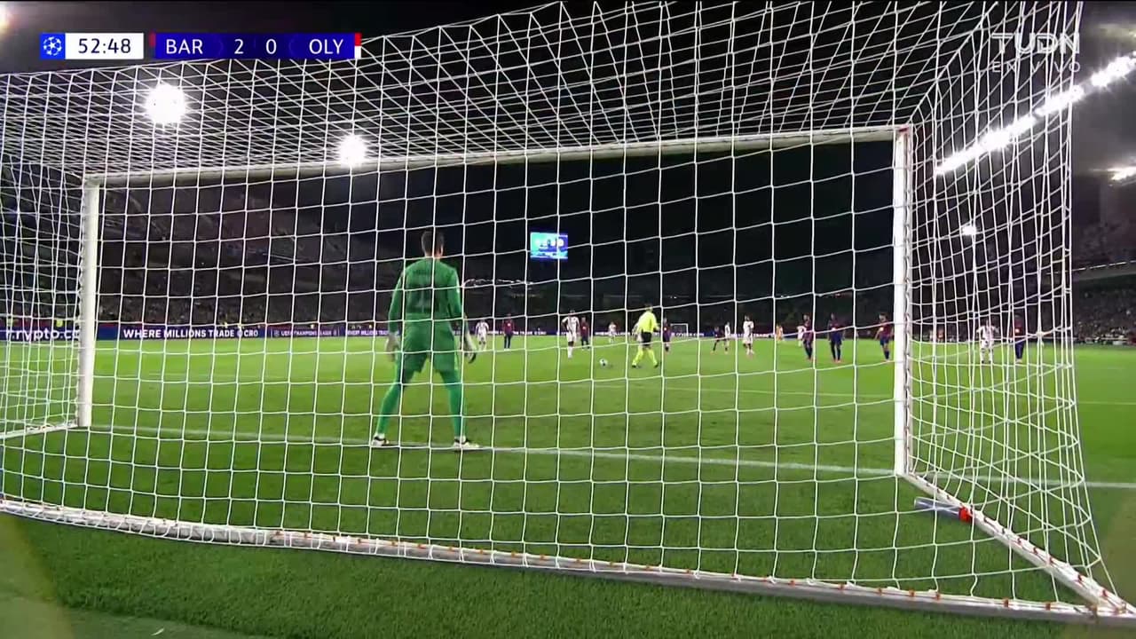 ¡GOL!  anota para Olympiakos. Ayoub El Kaabi