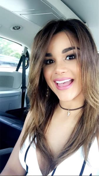 La buena vibra de la dominicana es contagiosa y 
<a href="https://www.univision.com/shows/el-gordo-y-la-flaca/la-divertida-foto-de-clarissa-molina-en-roma-que-tuvo-un-final-atropellado-fotos">sus fotos</a> tienen la habilidad de robarle una sonrisa a cualquiera.
<br>