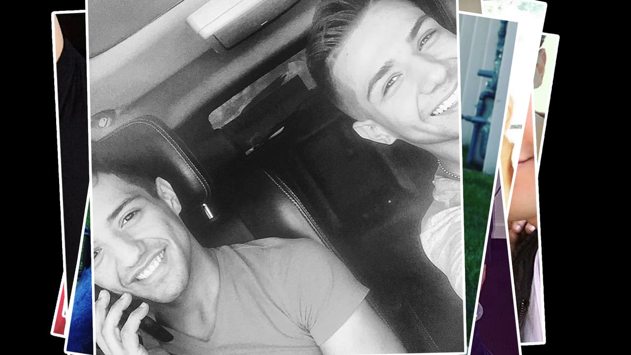 El capitán de Va Por Ti vive orgulloso de sus hermanos, Bebe y Mireya Coronel, quienes también cuentan con miles de seguidores en las redes sociales. Bebe canta, baila y modelo y Mireya tiene una boutique de moda . No hay duda de que los hermanos Coronel están de moda.