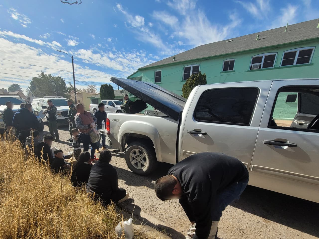 Los agentes de la estación de Douglas intentaron detener un vehículo luego de sospechar que transportaban indocumentados. y conducía a alta velocidad, a pesar de que intentaron que se detuviera la camioneta no cedió el paso.