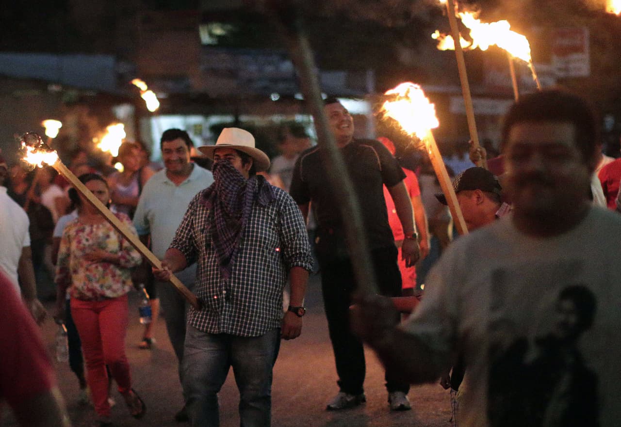 Ministro mexicano anuncia más de 3,000 despidos de maestros por faltar a las aulas