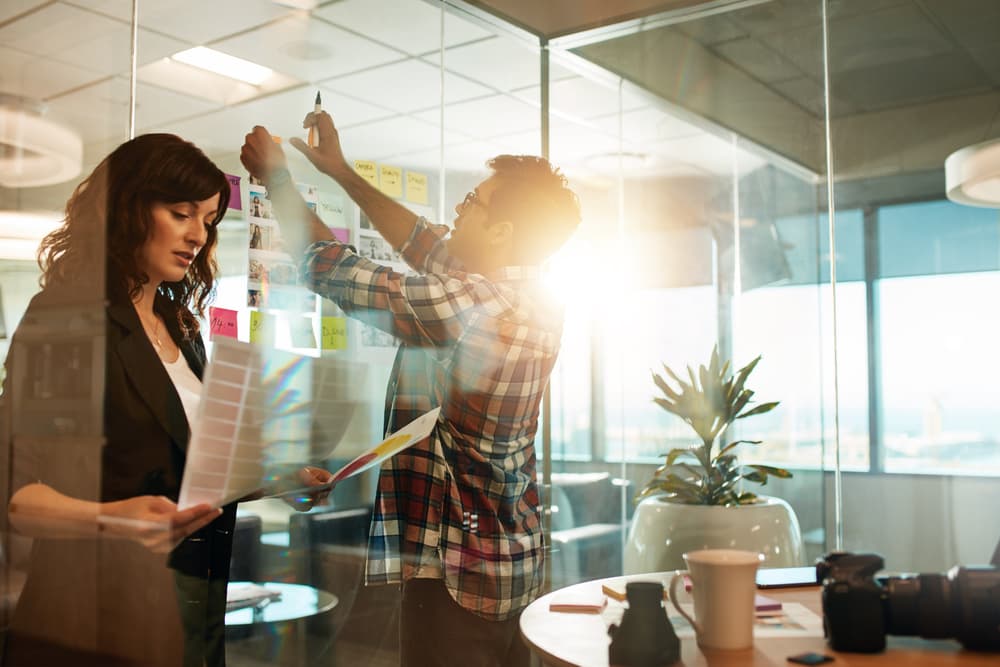 <b><i>TRABAJO</i></b>
<br>Buen día para el trabajo, tienes ahora buena comunicación con clientes, que haría que todo se ponga mucho más favorable que antes. Ahora que todo se pone en bienestar, podrías ahorrarte explicaciones hacia quienes no sabrían si harías las cosas correctamente.
<br>
<br>