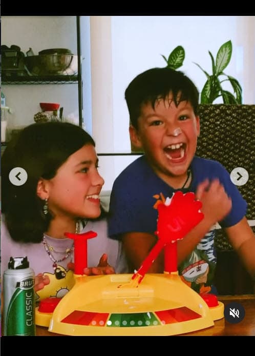 Mientras se resuelven sus problemas legales, su ahora ex se ha hecho cargo de
<b><a href="https://www.univision.com/shows/el-gordo-y-la-flaca/esposa-de-pablo-lyle-se-considera-mama-soltera-y-explica-como-ha-salido-adelante-con-sus-dos-hijos-video" target="_blank"> sus hijos: Arantza (11 años) y Mauro (8). </a></b>
<br>