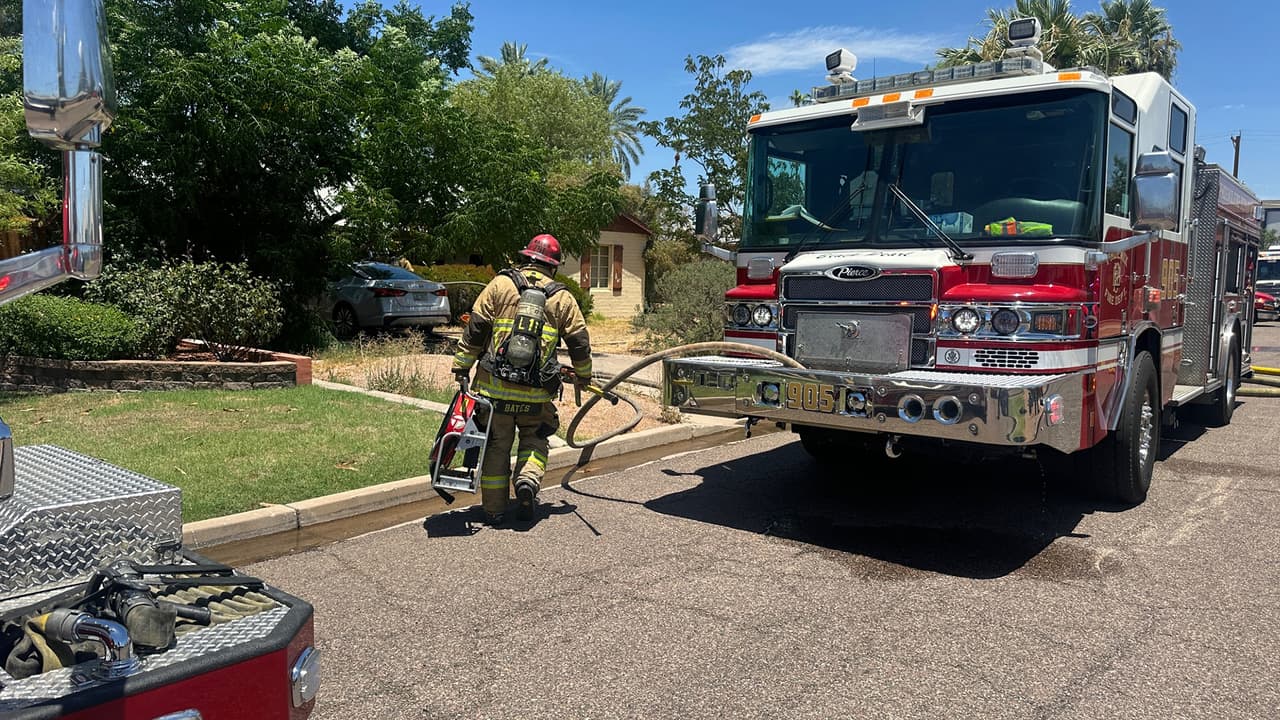Encuentran un cuerpo en una vivienda en llamas; otro más fue localizado en auto calcinado
