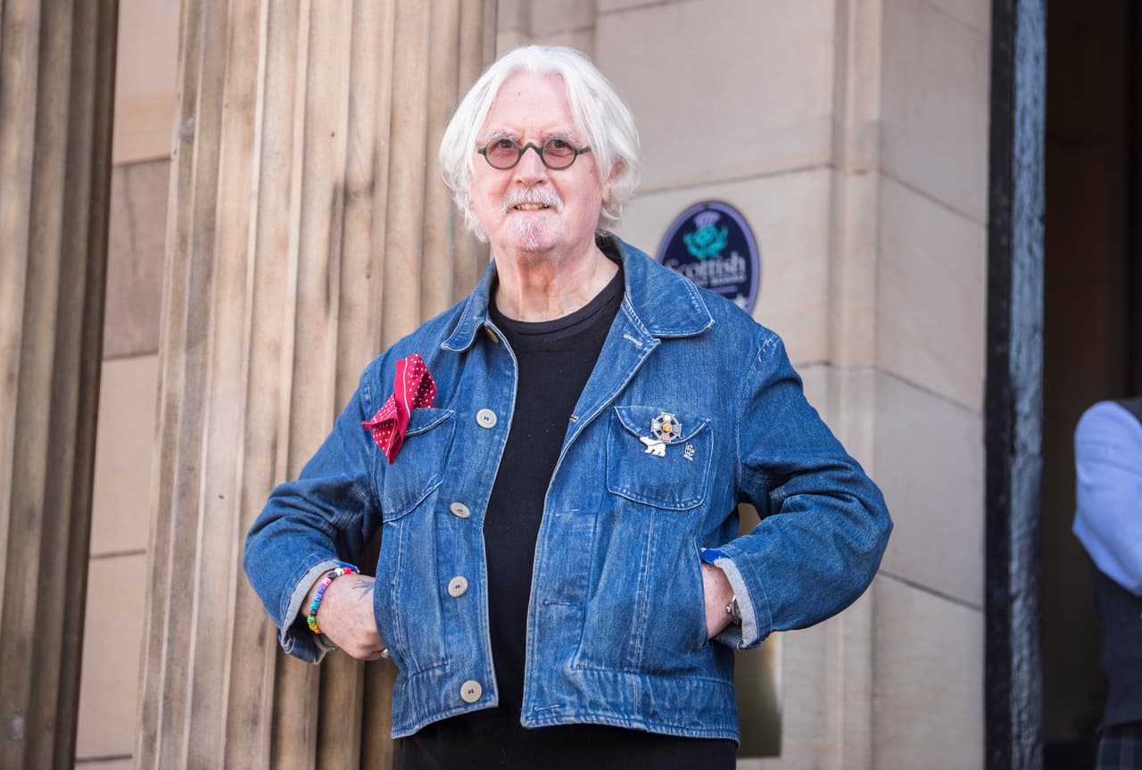 Al año siguiente, en 2018, Connolly anunció su retiro de la comedia. El 24 de noviembre de 2022, Billy celebrará sus 80 años de edad.