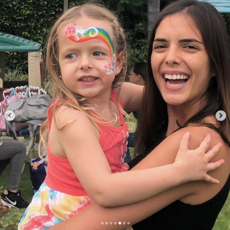 Mientras que 
<b>Julia</b> "tiene todo el 
<b>histrionismo heredado</b>, le gusta contar cuentos", aseguró a la revista.
<br>