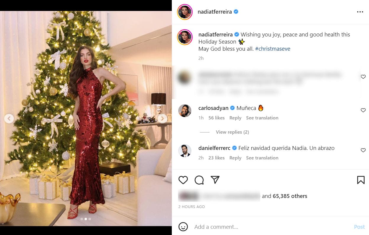 <b>Nadia Ferreira</b>, la prometida de Marc Anthony, fue fotografiada junto a su árbol navideño.