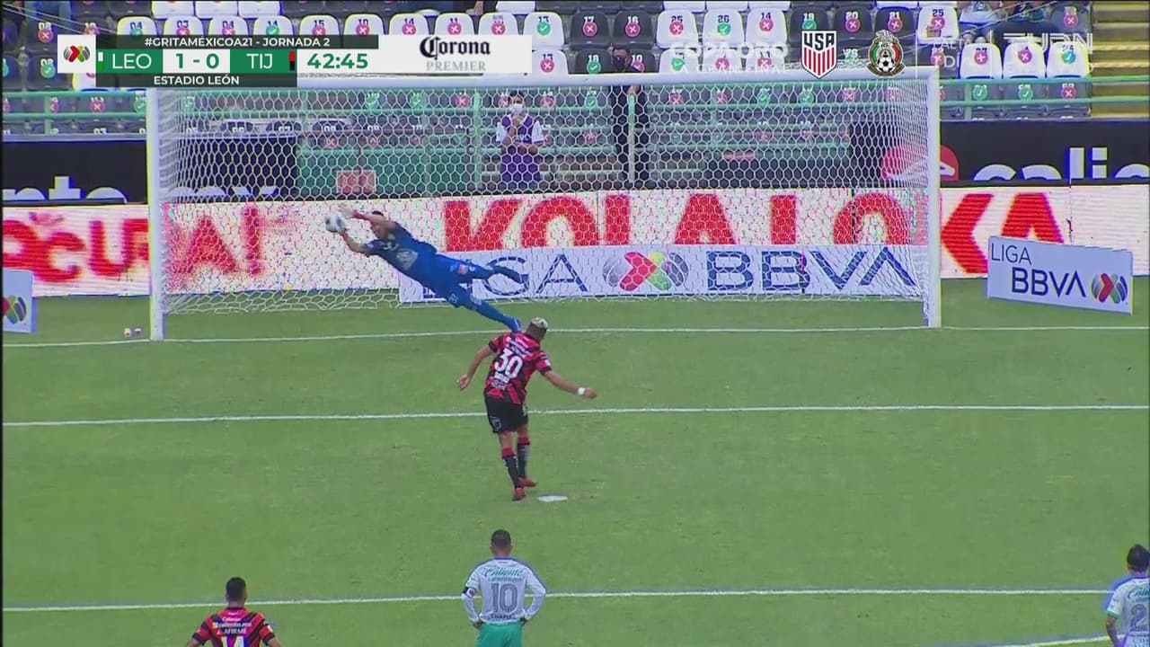 ¡Se puso la capa de héroe! Vázquez Mellado ataja el penal de Barbona