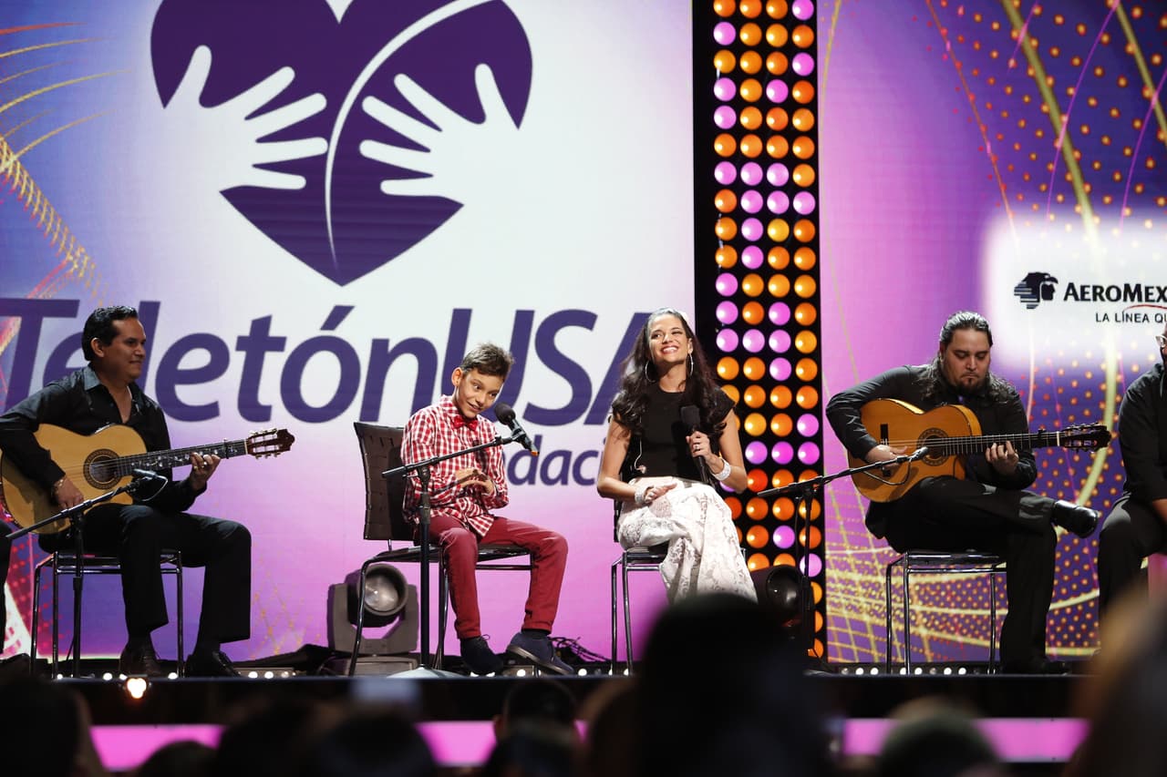 ¡Que Bonito momento! Natalia y Adrian unieron sus voces