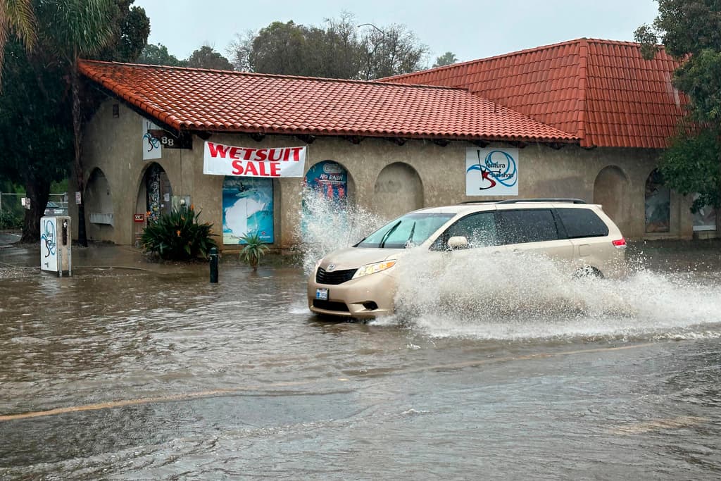 El condado de Ventura no se libró de las inundaciones este domingo.