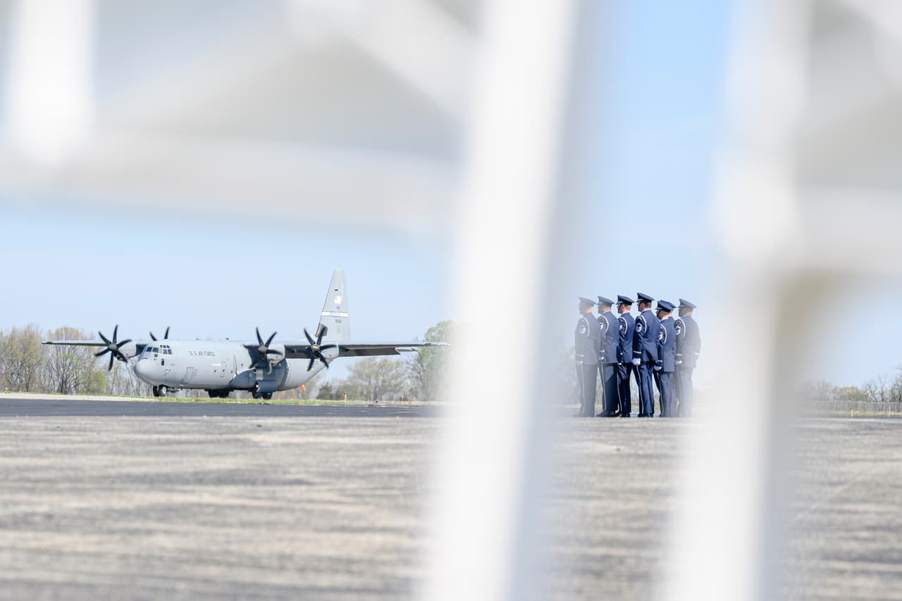 Estudiante chino es acusado de fotografiar aviones militares de EEUU en Nebraska