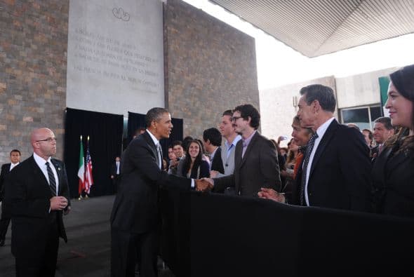 Por otro lado, el mandatario reconoció que EEUU se ha fortalecido con las "contribuciones extraordinarias" de los inmigrantes de México y de los estadounidenses de origen mexicano, que "enriquecen" a ciudades como la suya, Chicago.