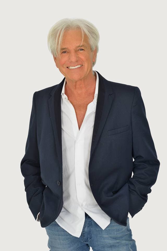 El actor y cantante Sergio Denis cumple 70 años este 16 de marzo; sin embargo, debido al accidente que sufrió no está celebrando, sino reponiéndose en el hospital.