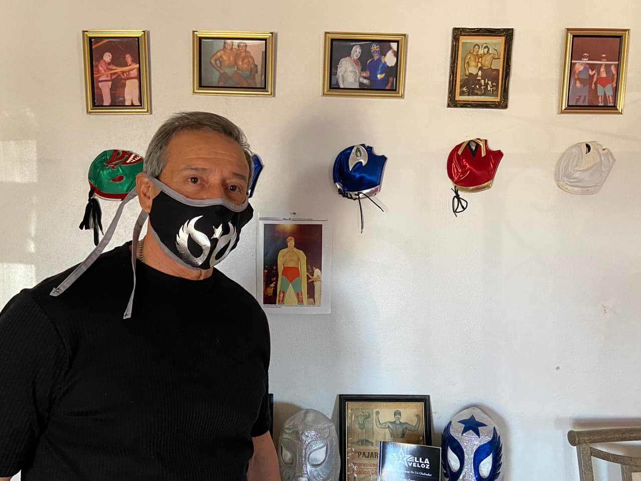 “Desde muy niño, yo tenía que unos 8,10 años cuando era muy aficionado a las películas, Del Santos, huracán Ramírez, Blue Demon”, dice Pablo Castro.
<br>