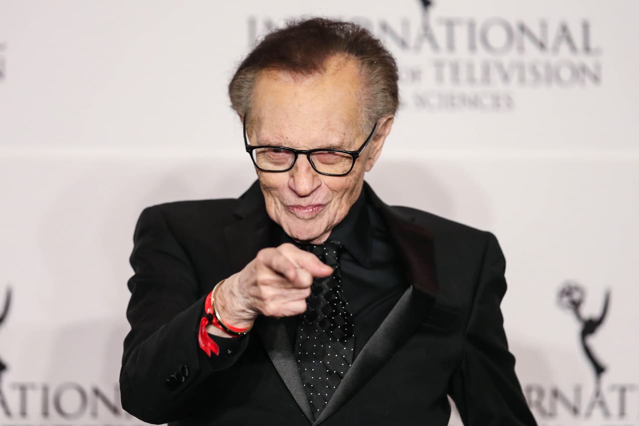 Larry King está hospitalizado con covid-19: el legendario entrevistador tiene 87 años
