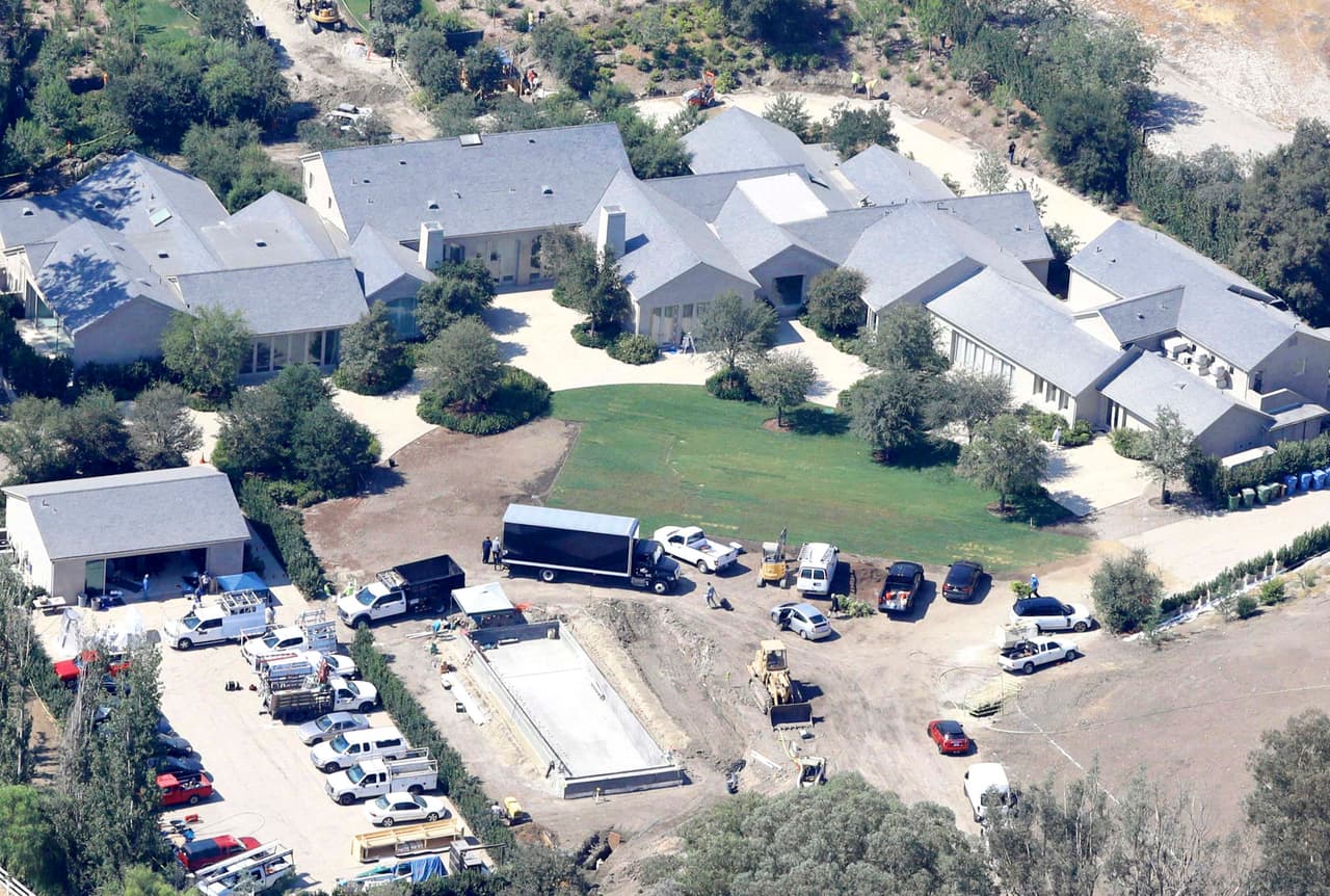 La pareja adquirió la propiedad en 2014 y 
<b>desembolsaron 39.7 millones de dólares </b>por los 120 acres.
<br>