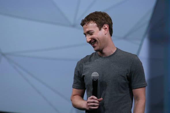 MARK ZUCKERBERG. El afamado creador de Facebook acostumbra asistir en pijama a las reuniones, y ha declarado que le gusta comer carne de animales cazados por él mismo.