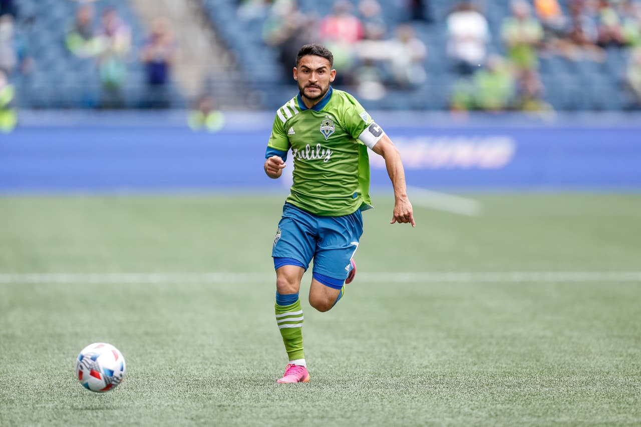 MEDIOCAMPISTA - CRISTIAN ROLDÁN: Arrancó la temporada prometiéndose contar con mayor protagonismo en la escuadra de Seattle Sounders. Las lesiones de otras figuras y su propio talento lo pusieron en un lugar central del líder de la Major League Soccer.
<br>