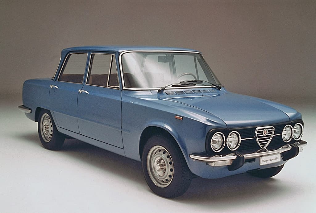 Según Alfa Romeo el Giulia fu diseñada por el viento, ya que su forma presto atención a elevar su eficiencia aerodinámica. (Foto: Alfa Romeo Giulia Berlina de 1962)